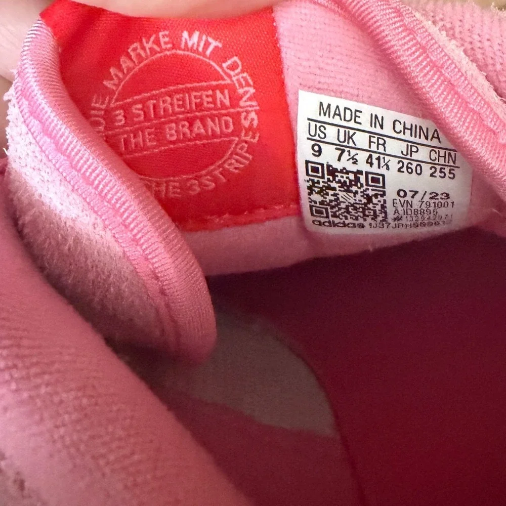 The Grinch - Cindy Lou Who sz 9  Adidas Forum Low Sneaker Suede Pink Christmas